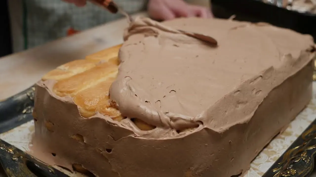 Kako se pravi najjednostavnija čokoladna torta sa piškotama