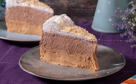 Kako se pravi šlag torta sa Plazma keksom, orasima i čokoladom